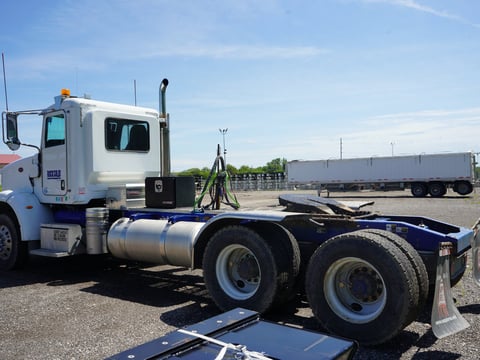 2015 Peterbilt 365 T/A Daycab Truck Tractor — photo 5
