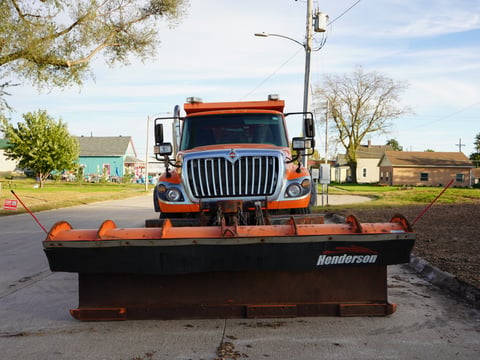 2017 International 7600 Sfa 6X4 Hooklift Plow & Spreader Truck — photo 2