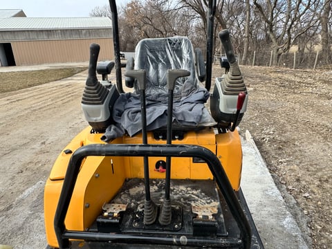 2023 Diggit EM15 Mini Excavator — photo 9