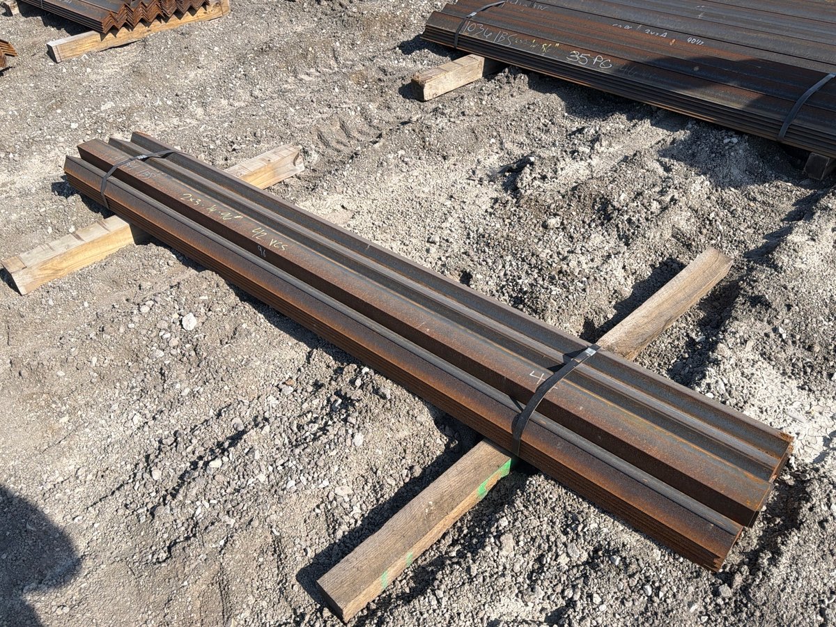(42) 3in x 2in x 1/4in Steel Angle Iron, 96in Long, 1,124 lb