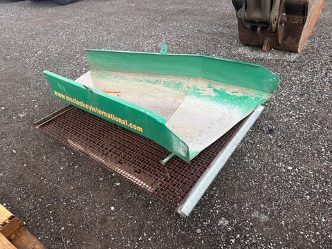 McCloskey S130 Chute Section and Screens — photo 4