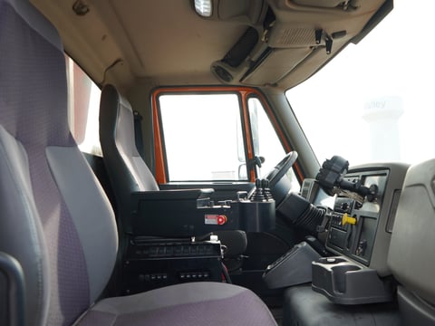 2017 International 7600 Sfa 6X4 Hooklift Plow & Spreader Truck — photo 23