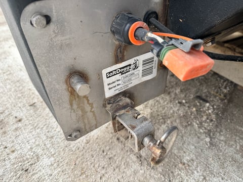 Salt Dogg Shpe 2000 Electric Poly Hopper Spreader — photo 3