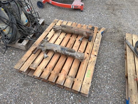 Qty of (2) Pneumatic Paving Breakers — photo 2