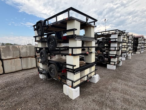 Qty of (5) 2027 Carry-On Trailers Z5X8GW2K — photo 2