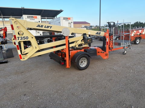 2019 JLG T350 Boom Lift 35' Towable Articulated — photo 12