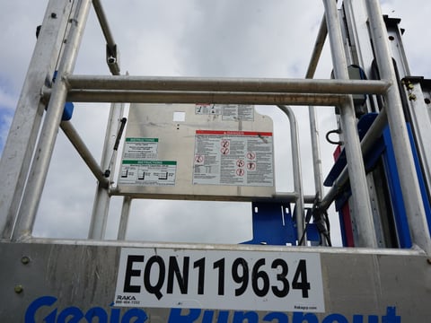 Inoperable 2020 Genie GR-20 Vertical Mast Lift — photo 8