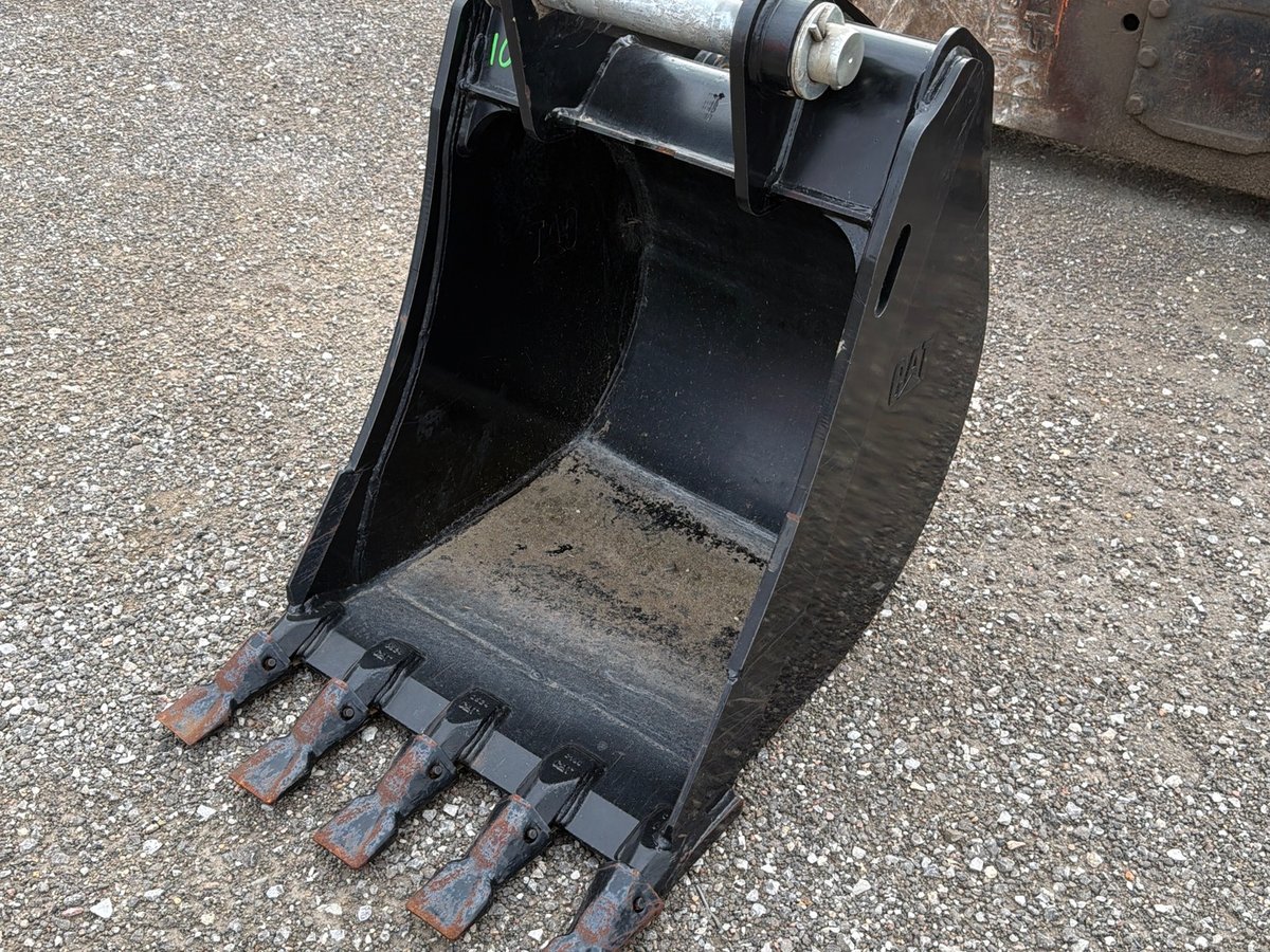 Unused Caterpillar 24in BHL Backhoe Bucket