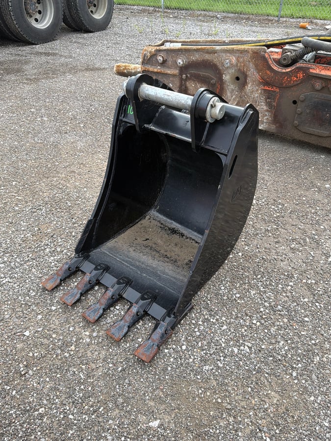 Unused Caterpillar 24in BHL Backhoe Bucket