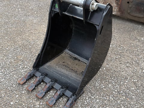 Unused Caterpillar 24in BHL Backhoe Bucket — photo 1