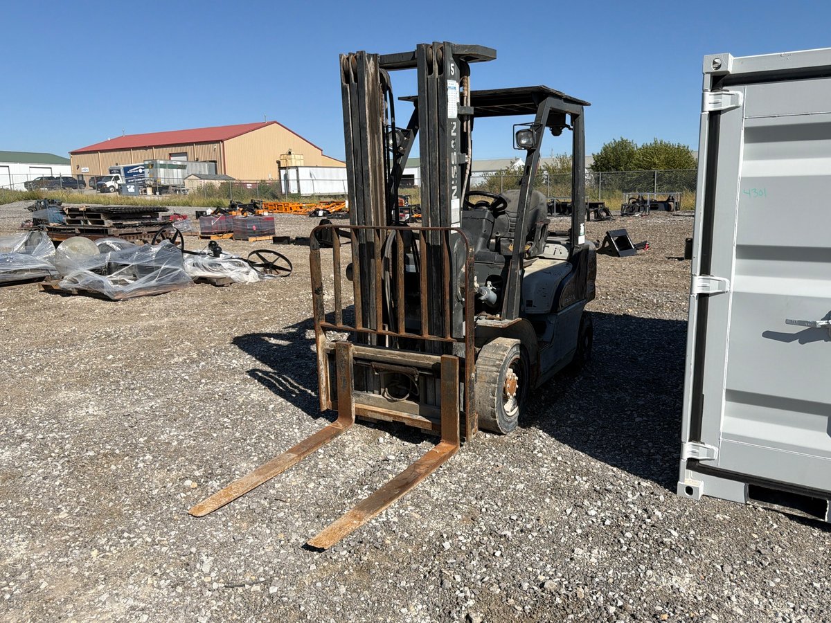 Nissan MU1F2A25LV LP Forklift, 3-Stage Mast, Side Shift (Inoperable)