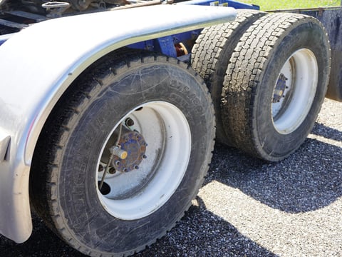 2015 Peterbilt 365 T/A Daycab Truck Tractor — photo 19