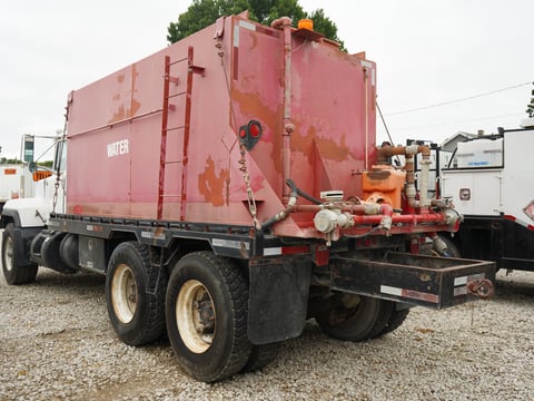 1997 Mack RD690S 4000 Gallon Water Truck — photo 6