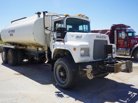 1985 Mack DM686S Water Truck T/A (No Pump) — photo 3