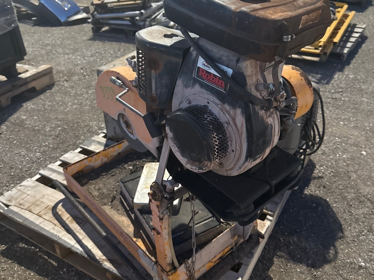 Mason-Mite Masonry Saw with Robin Engine