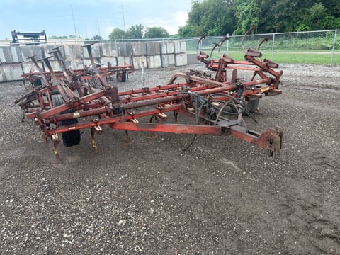 International Harvester 45 Vibra Shank Field Cultivator — photo 2