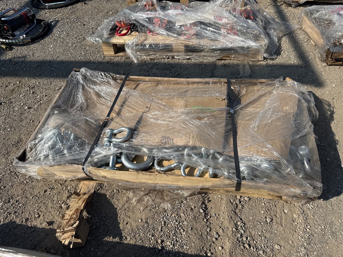 LandHonor Pallet of Screw Pin Anchor Shackles, G209