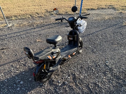 SDLANCH High-End Two-Wheeled Electric Vehicle (Unused) — Inoperable — photo 3