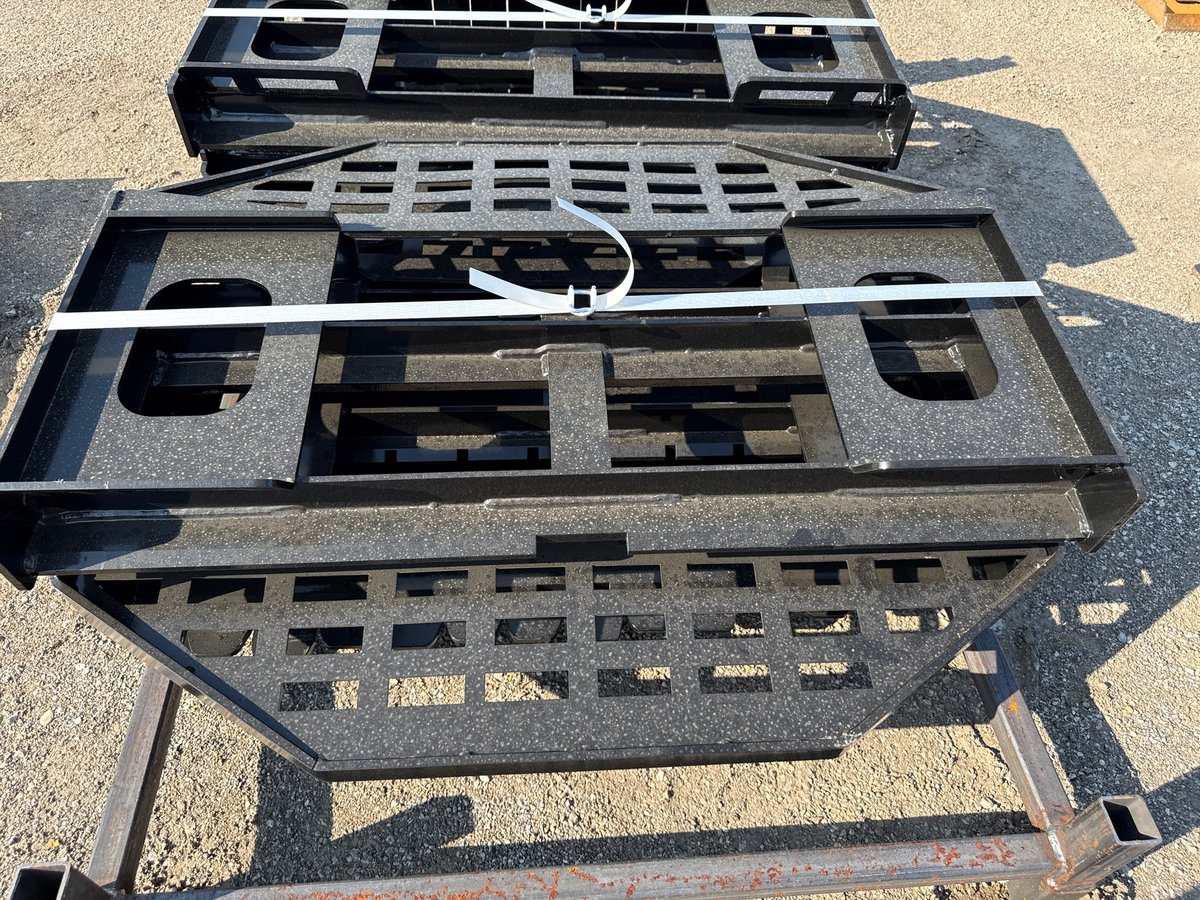 2026 GIYI DHC 60in Skid Steer Pallet Forks (Unused)