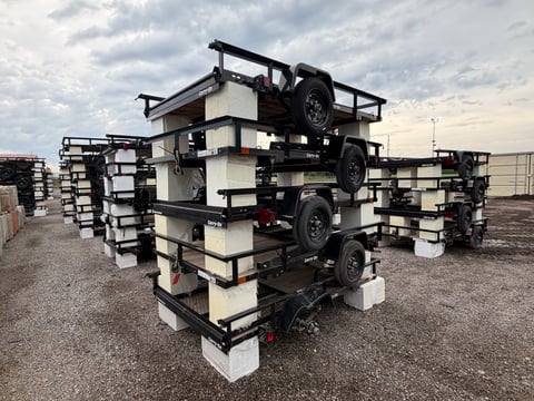 Qty of (5) 2027 Carry-On Trailers Z5X8GW2K — photo 3