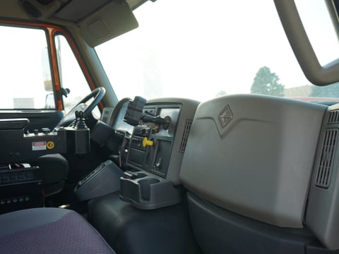 2017 International 7600 Sfa 6X4 Hooklift Plow & Spreader Truck — photo 22