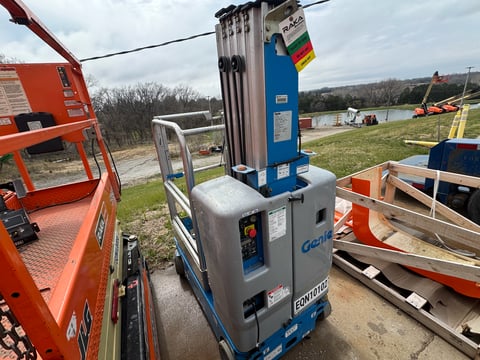 2019 Genie GR-20 Vertical Mast Lift Inoperable — photo 1