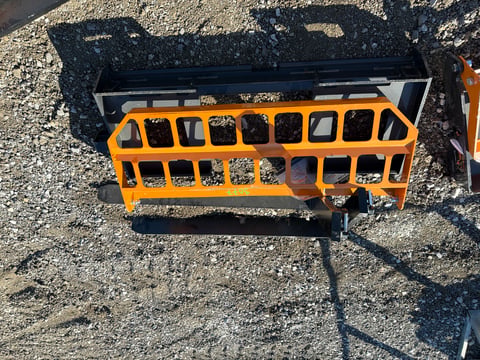 2026 LandHonor PF-11-3500G 42in Skid Steer Pallet Forks, 4,000 LB (Unused) — photo 2