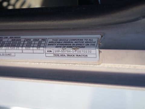 2015 Peterbilt 365 T/A Daycab Truck Tractor — photo 7