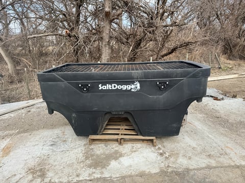 Salt Dogg Shpe 2000 Electric Poly Hopper Spreader — photo 5