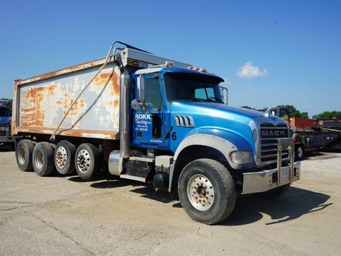 2014 Mack Granite GU713 Quad/A Dump Truck — photo 3