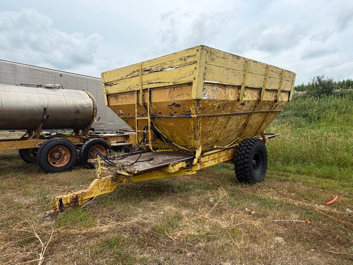 PULL-TYPE DUMP WAGON 