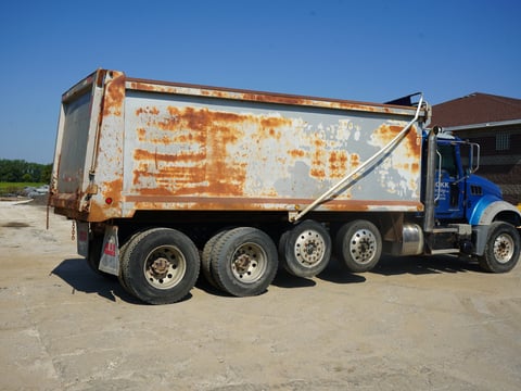 2014 Mack Granite GU713 Quad/A Dump Truck — photo 4