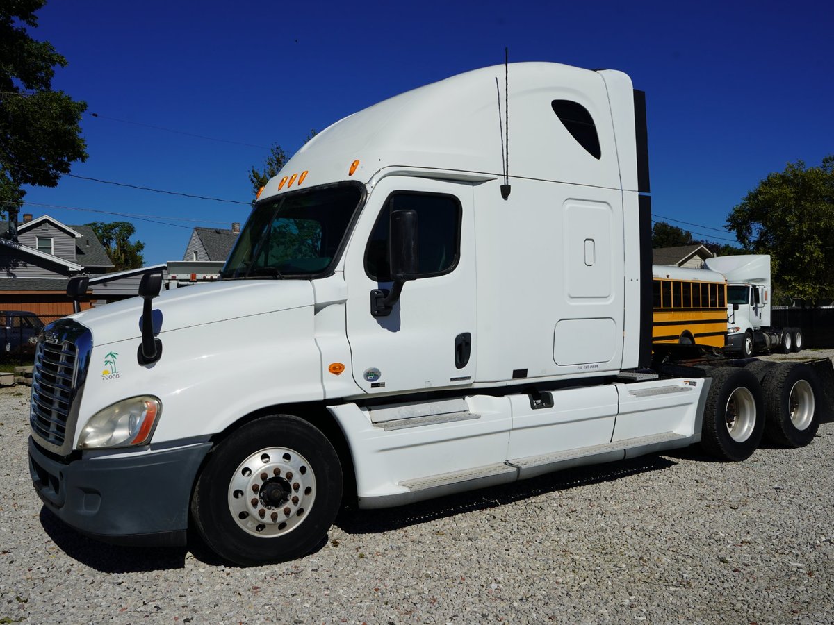 2011 Freightliner Cascadia T/A Sleeper Truck
