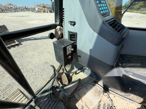 2002 Komatsu PC220LC-7L Hydraulic Excavator — photo 30