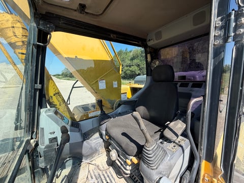 2002 Komatsu PC220LC-7L Hydraulic Excavator — photo 26