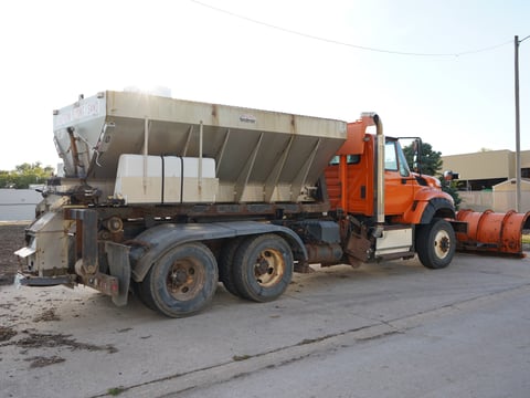 2017 International 7600 Sfa 6X4 Hooklift Plow & Spreader Truck — photo 4