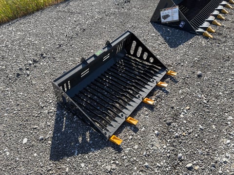2026 Giyi Gy-RB44 44in Mini Skid Steer Rock Bucket (Unused) — photo 2