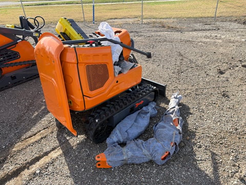 2026 LandHonor LHR-ME10X1 Mini Excavator (Unused, Requires Assembly) — photo 4