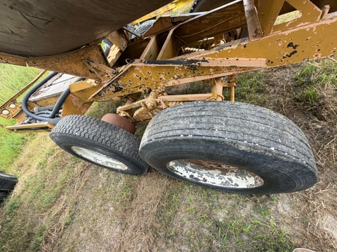 Pull Type Tank Trailer 2000 Gallon  — photo 5