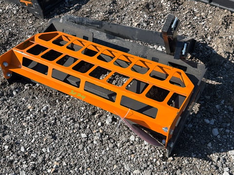 2026 LandHonor PF-11-3500G 42in Skid Steer Pallet Forks, 4,000 LB (Unused) — photo 2