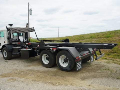 2005 Mack MR688S T/A Hooklift Truck w/ Galbreath U5-Or-174 Roll-Off Hoist — photo 6