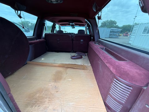 1999 Chevrolet C2500 Suburban — photo 9