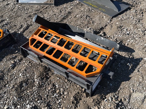 2026 LandHonor PF-11-3500G 42in Skid Steer Pallet Forks, 4,000 LB (Unused) — photo 2