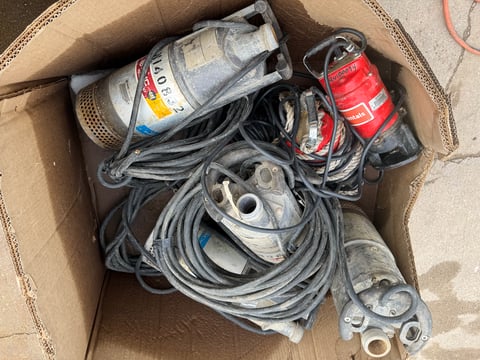Lot of Trash Pumps  — photo 2
