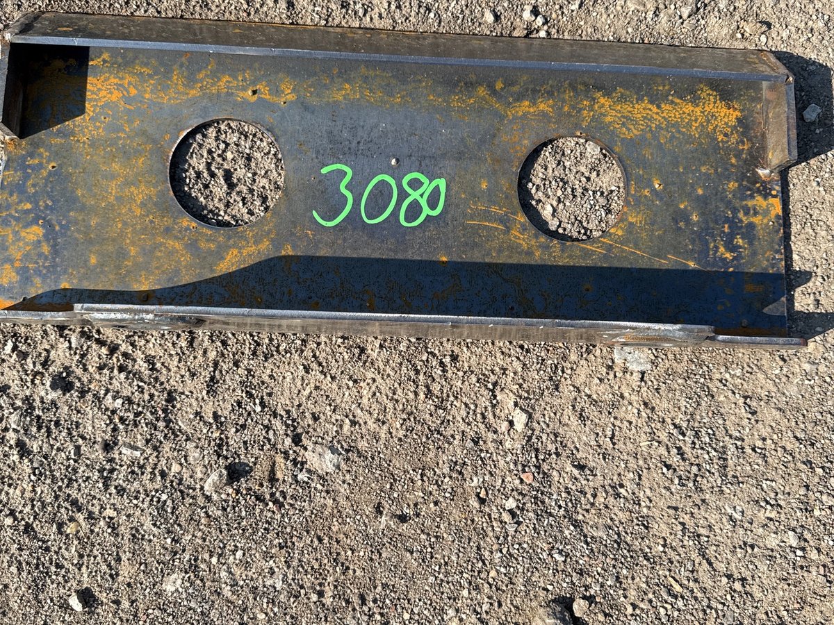 2026 GIYI dingo skid steer mounting plate (Unused)