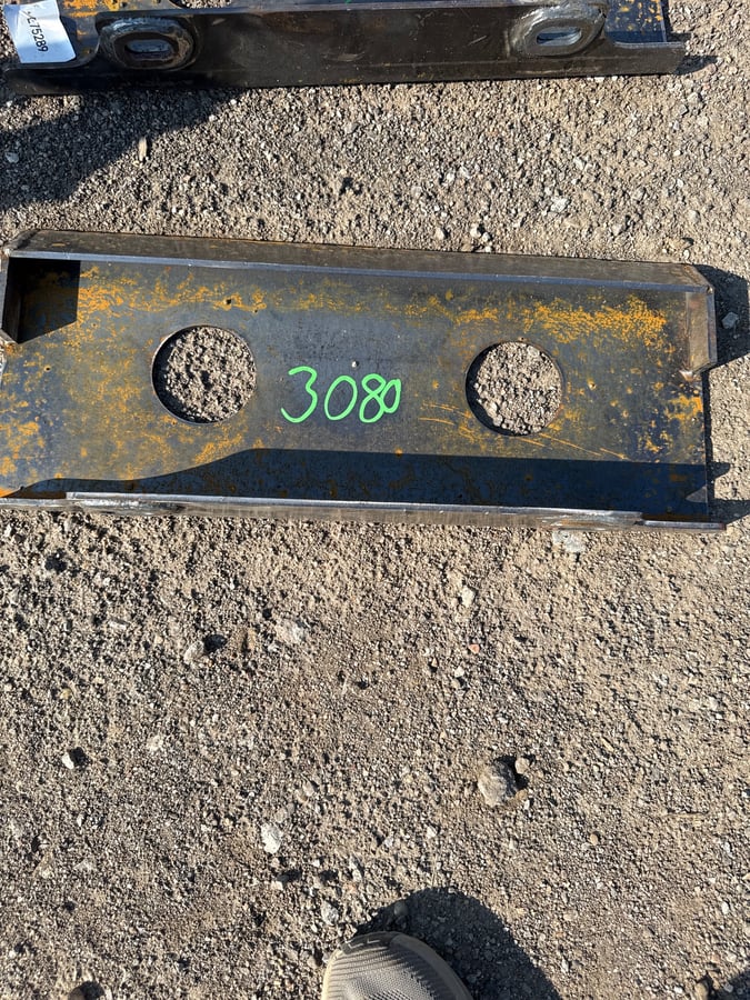 2026 GIYI dingo skid steer mounting plate (Unused)