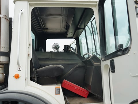 2005 Mack MR688S T/A Hooklift Truck w/ Galbreath U5-Or-174 Roll-Off Hoist — photo 17
