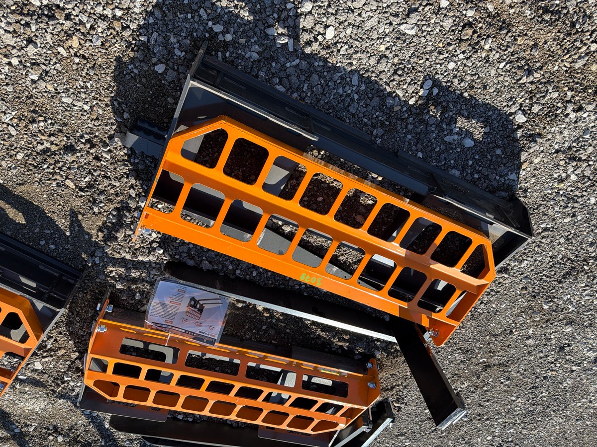 2026 LandHonor PF-11-3500G 42in Skid Steer Pallet Forks, 4,000 lb (Unused)