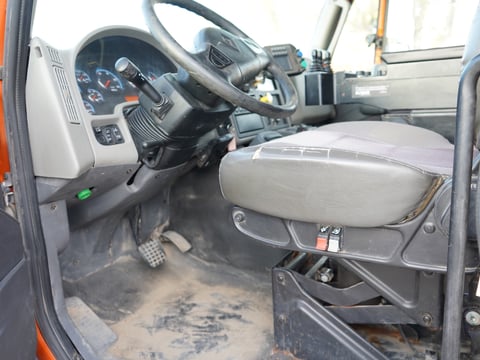 2017 International 7600 Sfa 6X4 Hooklift Plow & Spreader Truck — photo 19