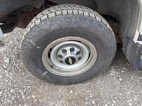 1999 Chevrolet C2500 Suburban — photo 16
